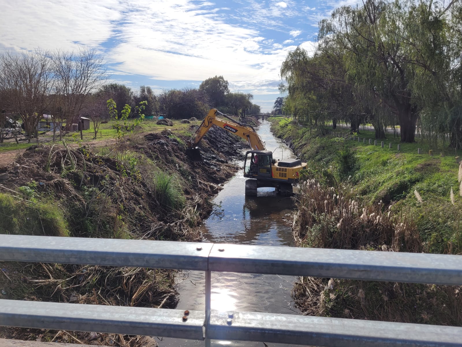 La limpieza del Arroyo Giles llegó al puente Sarmiento