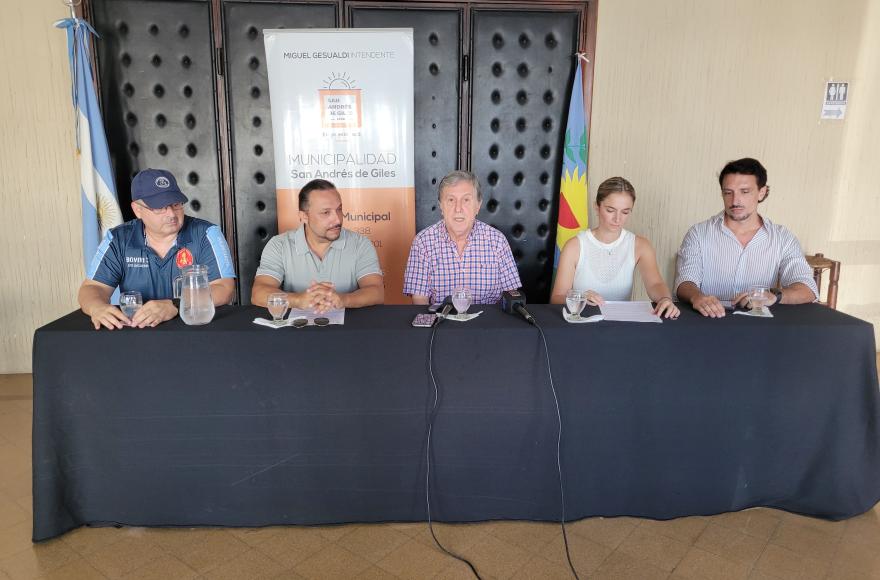 Anuncios en conferencia.