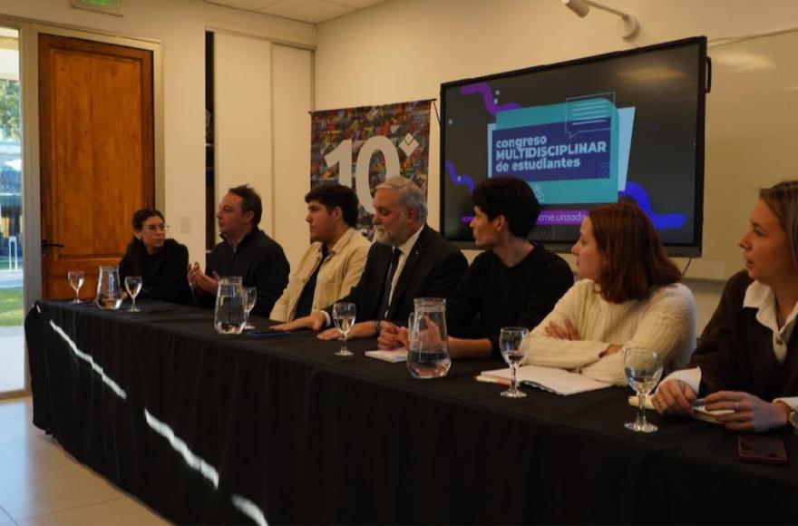 La presentación tuvo lugar en la sede del Rectorado de la UNSAdA.