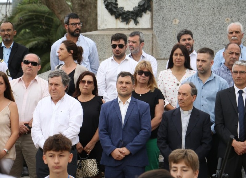 La plaza San Martín fue el lugar para el acto protocolar en homenaje a nuestro santo patrono San Andrés Apóstol.