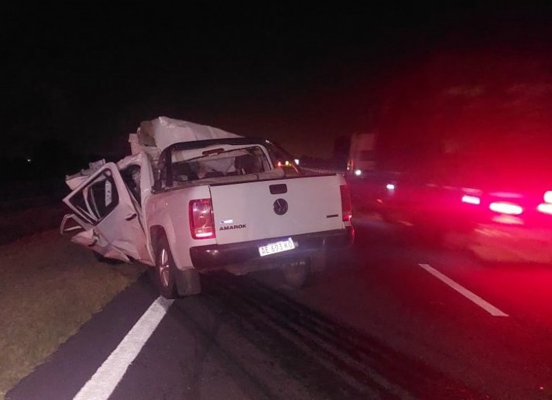 Trágico accidente en San Andrés de Giles: murió un conductor de una camioneta al chocar a un camión