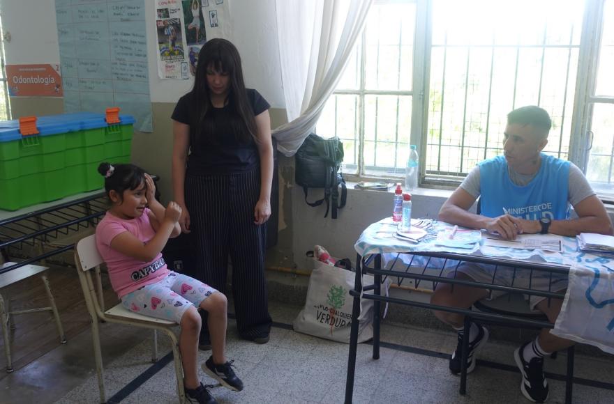 Este jueves se realizaron controles de salud en la Escuela Primaria N° 12 “Domingo Faustino Sarmiento”.