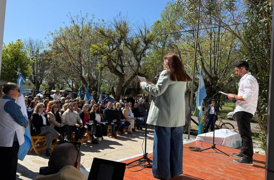 Se realizó en la E.E.S. N° 10 el acto de imposición del nombre a la institución educativa.