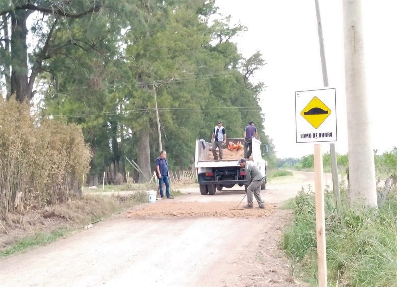 Lomos de burros en cercanías de la Escuela N° 14.