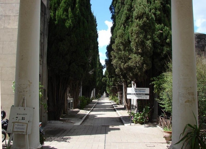 El Municipio había cerrado los cementerios e impedía que los vecinos pudieran acercarse a rendir homenaje a sus familiares.