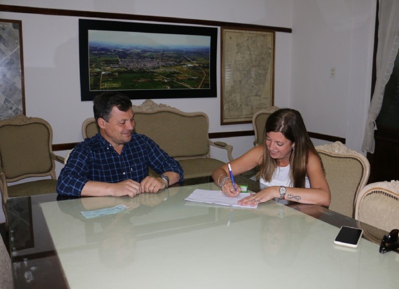 Recibido por la titular del Consejo Escolar, Micaela Albeverio.