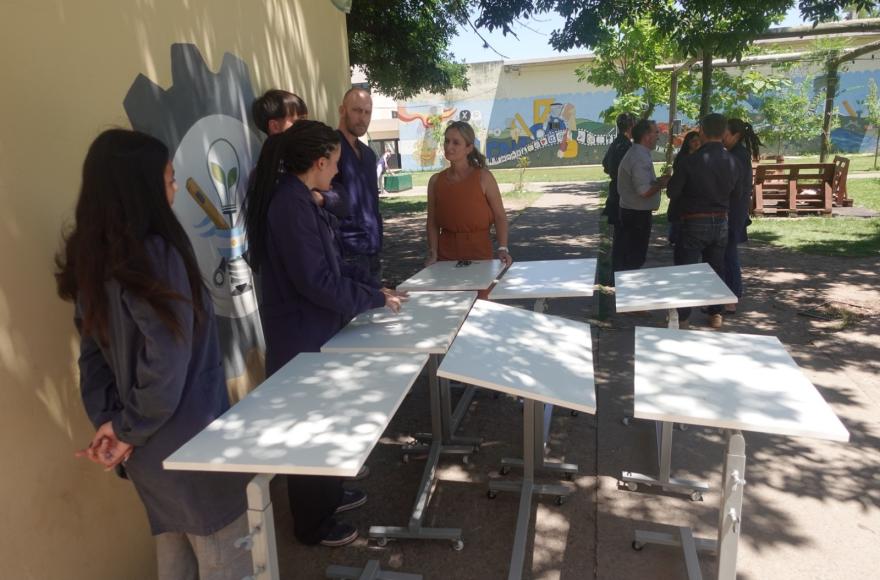 Las mesas se destacan por su diseño y por la practicidad.