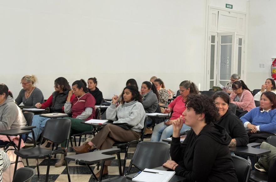 El centro brinda educación pública, de calidad y gratuita, cerca de los vecinos y para la región.