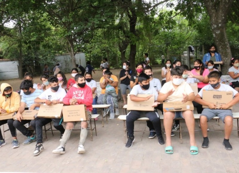 Actividad en el Centro para la Producción Total Nº 2 y en la Secundaria de Cucullú.