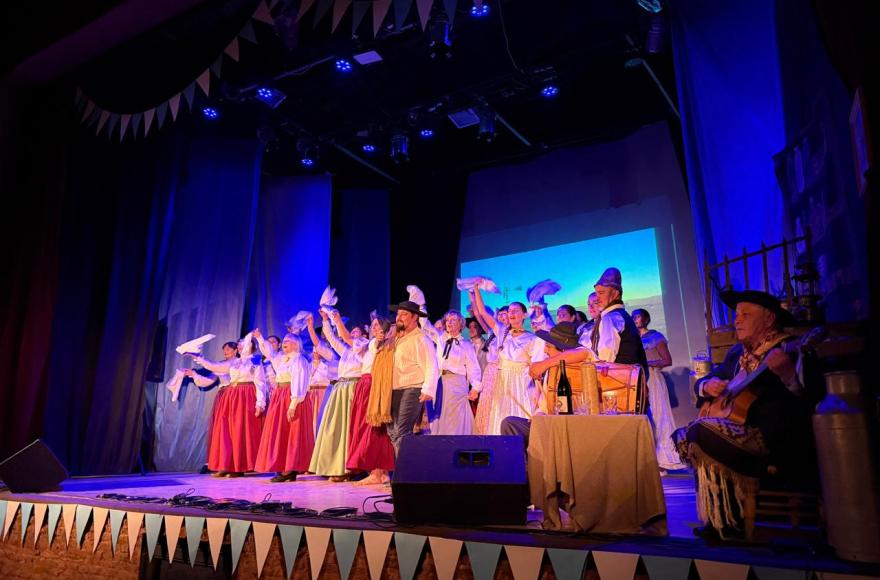 Danza y canto en el Centro Municipal de Cultura