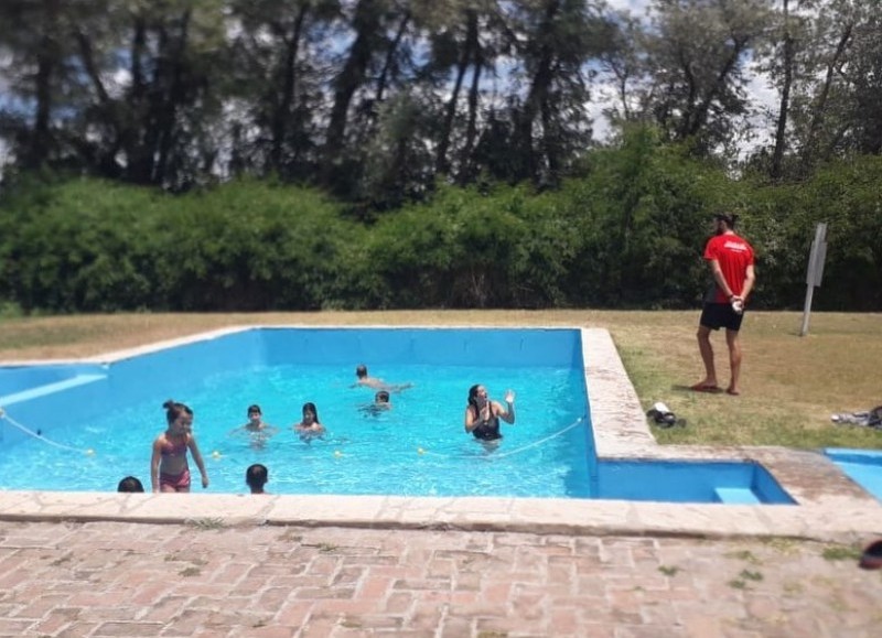 La comuna aclaró que en turnos de mañana y tarde los chicos podrán ir al Club River.