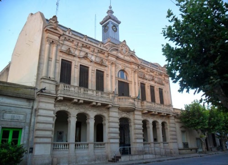 El intendente municipal Miguel Gesualdi emitió un comunicado donde la comuna adhiere al 24 de marzo.
