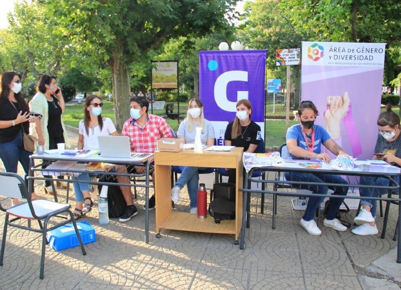 Este lunes se realizó en plaza San Martín una campaña en conjunto entre la Dirección de Inspección General y Protección Ciudadana y el Área de Género y Diversidad.