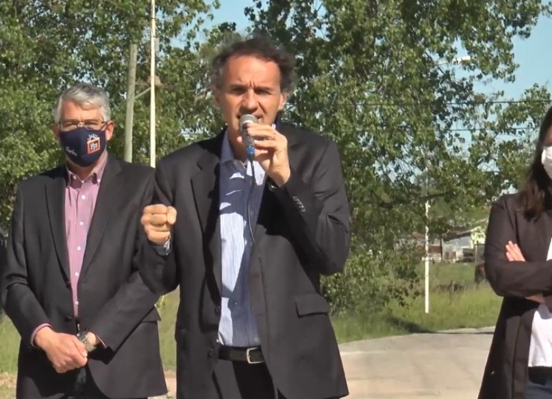 El intendente municipal Carlos Puglelli y el ministro de Obras Públicas de la Nación Gabriel Katopodis dejaron inaugurado y habilitado al tránsito el nuevo puente de calle Belgrano.