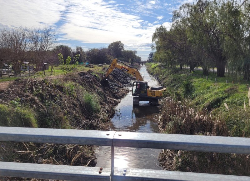 La limpieza del Arroyo Giles llegó al puente Sarmiento