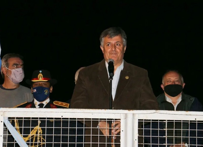 Hablaron el intendente municipal, el presidente de la Federación de Asociaciones de Bomberos Voluntarios de Buenos Aires, Osvaldo Lori, el presidente de la institución Hernán Fraise, y otros directivos. 