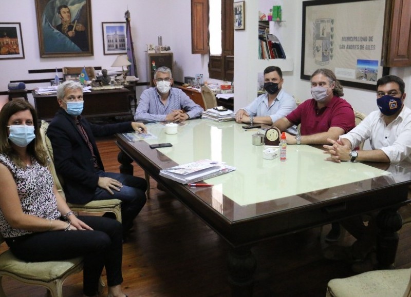 Reunión encabezada por el intendente Puglelli.