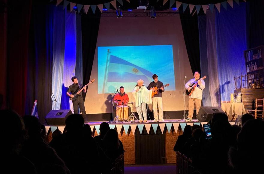 La Compañía Municipal de Danza Camino Real, realizó en encuentro con música y baile.