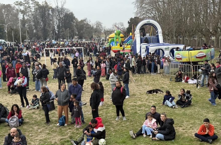 Una multitud se acercó a la actividad.