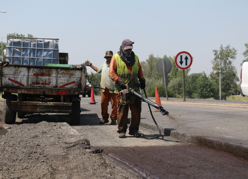 El intendente Municipal Miguel Gesualdi gestionó ante la empresa concesionaria de la ruta 7, la mejora de distintos puntos que le pertenecen y que se encuentran en mal estado.