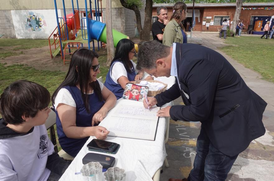 Este miércoles se impuso el nombre de Teresa Balmaceda de Gallo al Centro Educativo Complementario N° 801.