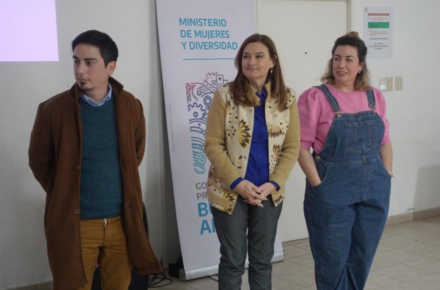 Estela Díaz (centro).