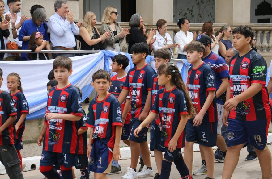 Se realizó el desfile civil de San Andrés de Giles