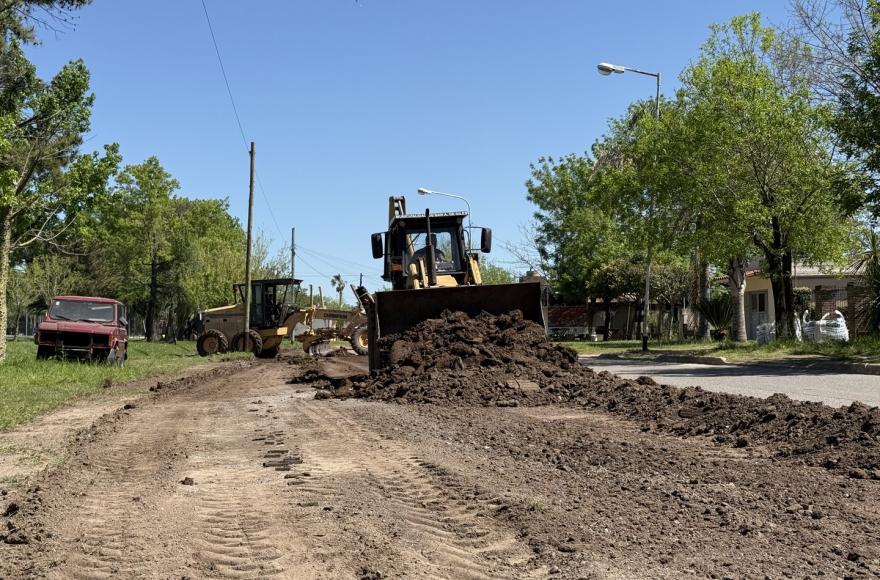 La Municipalidad comenzó este jueves 2 de octubre a mejorar los niveles de las banquinas de colectora Norte.
