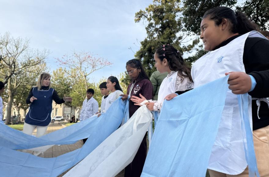 San Andrés de Giles conmemoró el 216° aniversario de la Revolución de Mayo con un emotivo acto