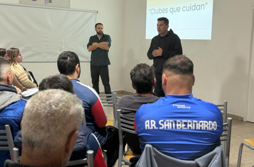 El Municipio fortaleci&oacute; a ocho clubes de barrio con equipamiento deportivo