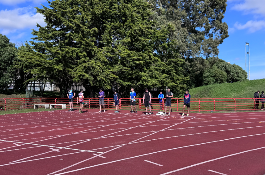 Dylan Vilches registró un tiempo de 10s 37 (4º puesto en su serie) y clasificó a la gran final provincial, que se disputará el próximo jueves 22 a las 10:15.