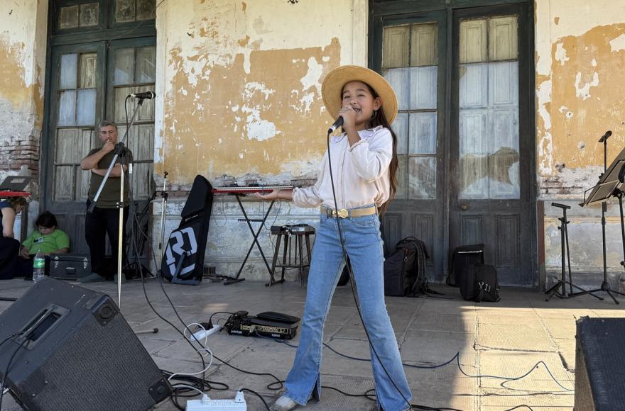 Azcuénaga celebró sus 146 años con una gran fiesta popular y la inauguración de su biblioteca