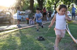 Continúan las carreras de autitos a piolín