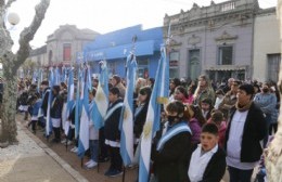 Colorido acto patrio por el Día de la Bandera