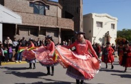 Gesualdi junto a la comunidad boliviana en honor a la Virgen de Copacabana