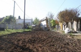 Comenzaron los trabajos de hormigonado en calle Alsina