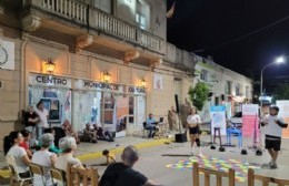 Danza y Humor frente al Centro de Cultura