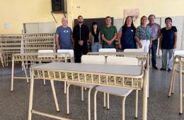 Entrega de mobiliario a escuelas gilenses