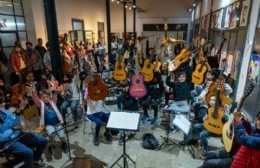 La Orquesta "Arroyos y Sembraderos" se lució con su interpretación del Himno Nacional