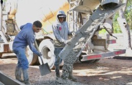 El turno del hormigonado en calles Hidalgo y Suero