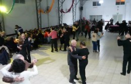 El intendente participó de la milonga en el Club Colegiales