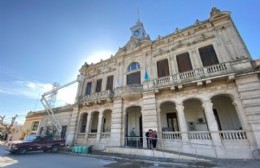 Lavada de cara al Palacio Municipal