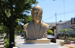 Se descubrió un busto del exintendente Aldo Hugo Nascimbene