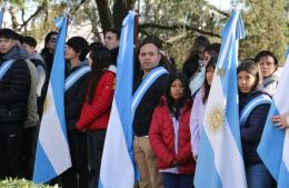 Emotivo acto: 461 alumnos prometieron fidelidad a la Bandera Nacional