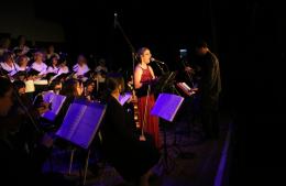 El Coro Polifónico y la Orquesta “Entre Soles y Bemoles” despidieron el año a sala llena