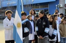 M&aacute;s de 400 estudiantes prometieron lealtad a la bandera nacional