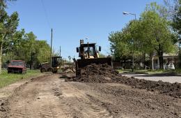 Colectora Norte: se realizan trabajos de mejora del nivel de banquina y del canal de desagüe