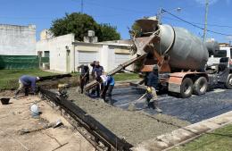 El hormigonado avanza sobre calle Urquiza