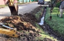 Cambio de caños y cuneteo en el barrio Kaufmann