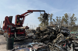 Compactación de vehículos y motos en falta